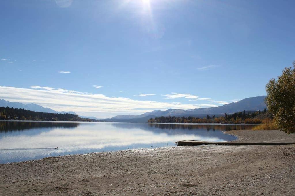 Rustic Modern 2 Bed 2 Bath With Lakeview Pool And Hot Tub Invermere Exterior photo