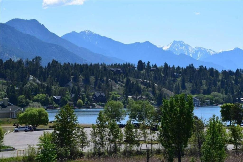 Rustic Modern 2 Bed 2 Bath With Lakeview Pool And Hot Tub Invermere Exterior photo