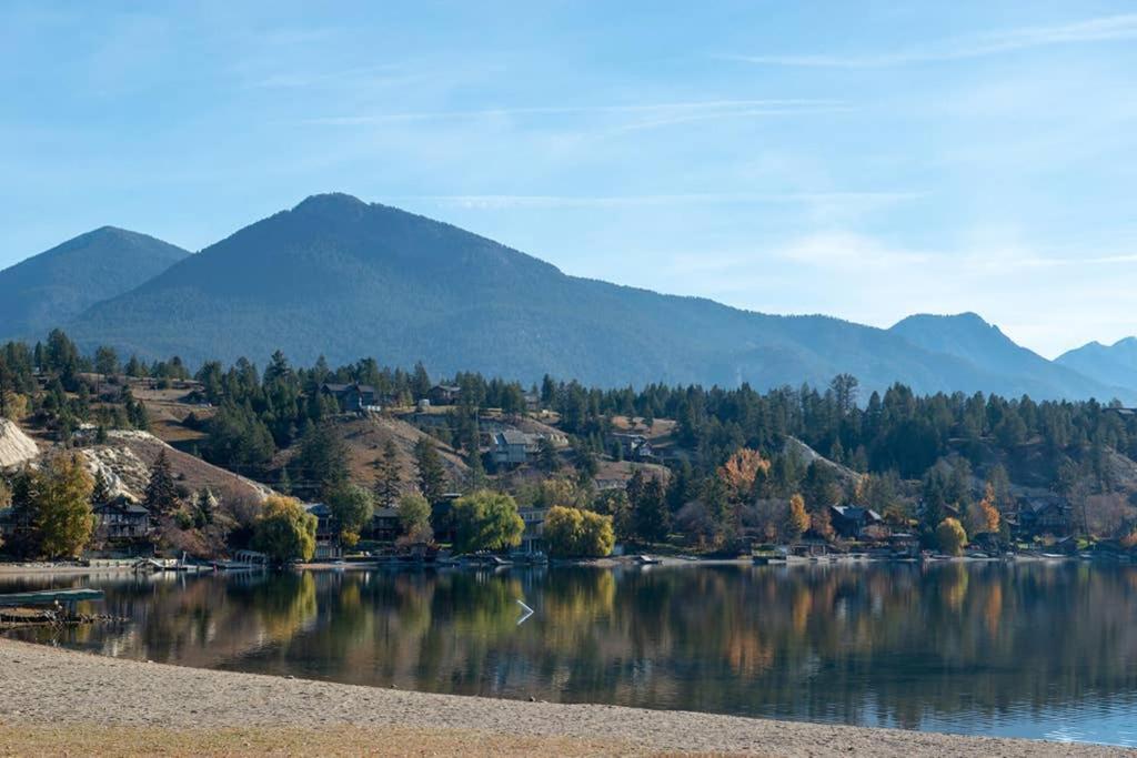 Rustic Modern 2 Bed 2 Bath With Lakeview Pool And Hot Tub Invermere Exterior photo